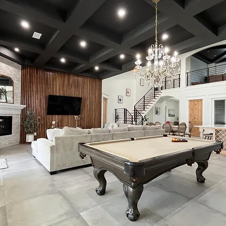 Luxury Gameroom/Basketball Hoop
